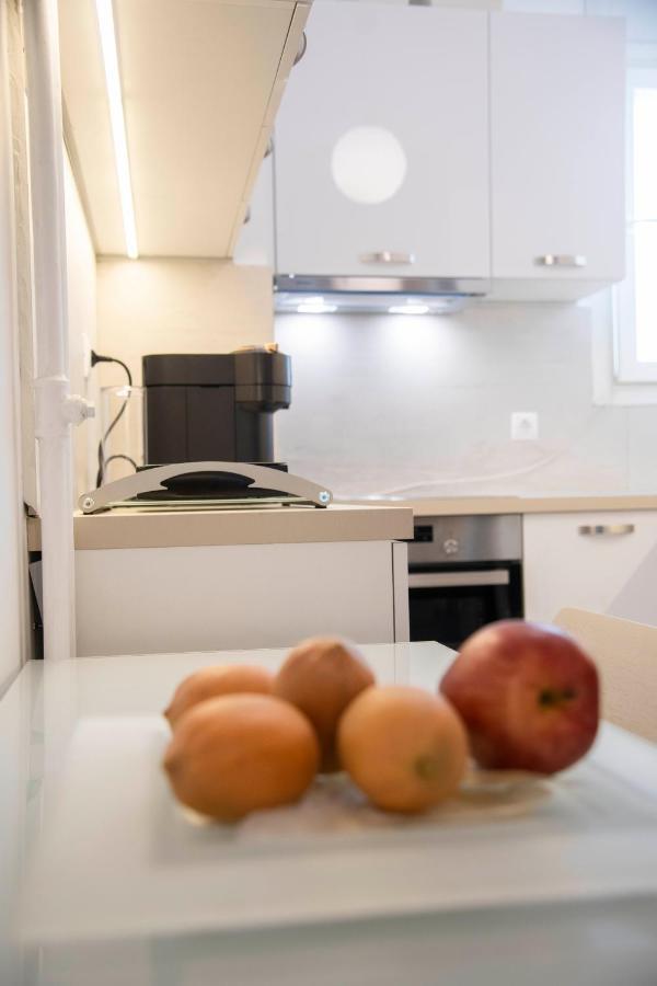 Konstantinos Stylish Brand New Apt In The Heart Of Афіни Екстер'єр фото