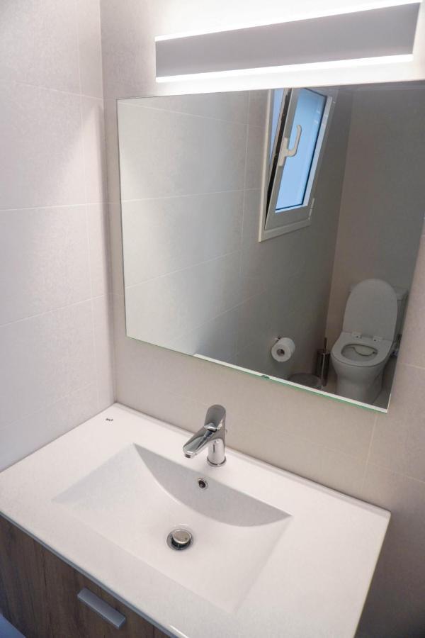 Konstantinos Stylish Brand New Apt In The Heart Of Афіни Екстер'єр фото